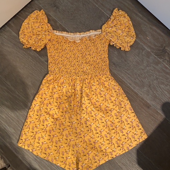 Hello Molly Yellow romper - Picture 2 of 4